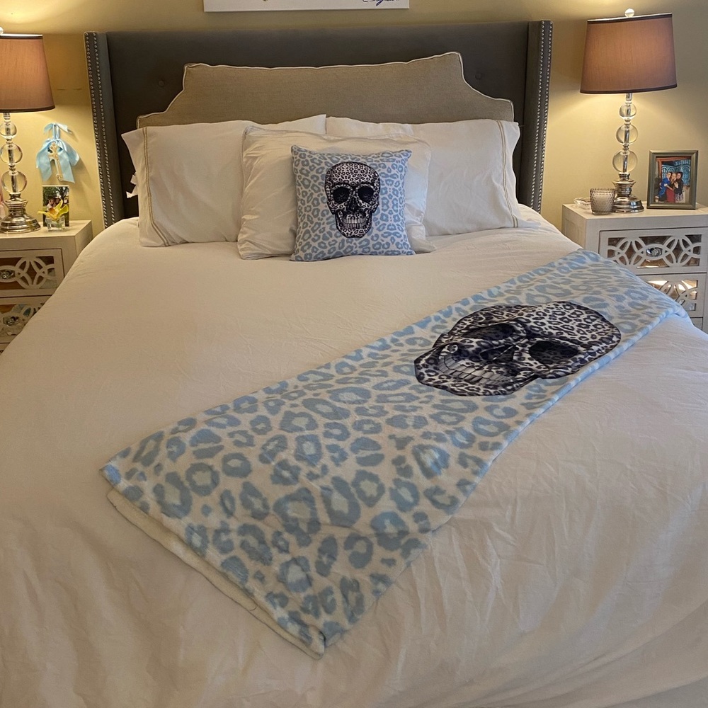 Throw blanket and throw pillow! LeighDeux Angie Harmon Skull Collection💙